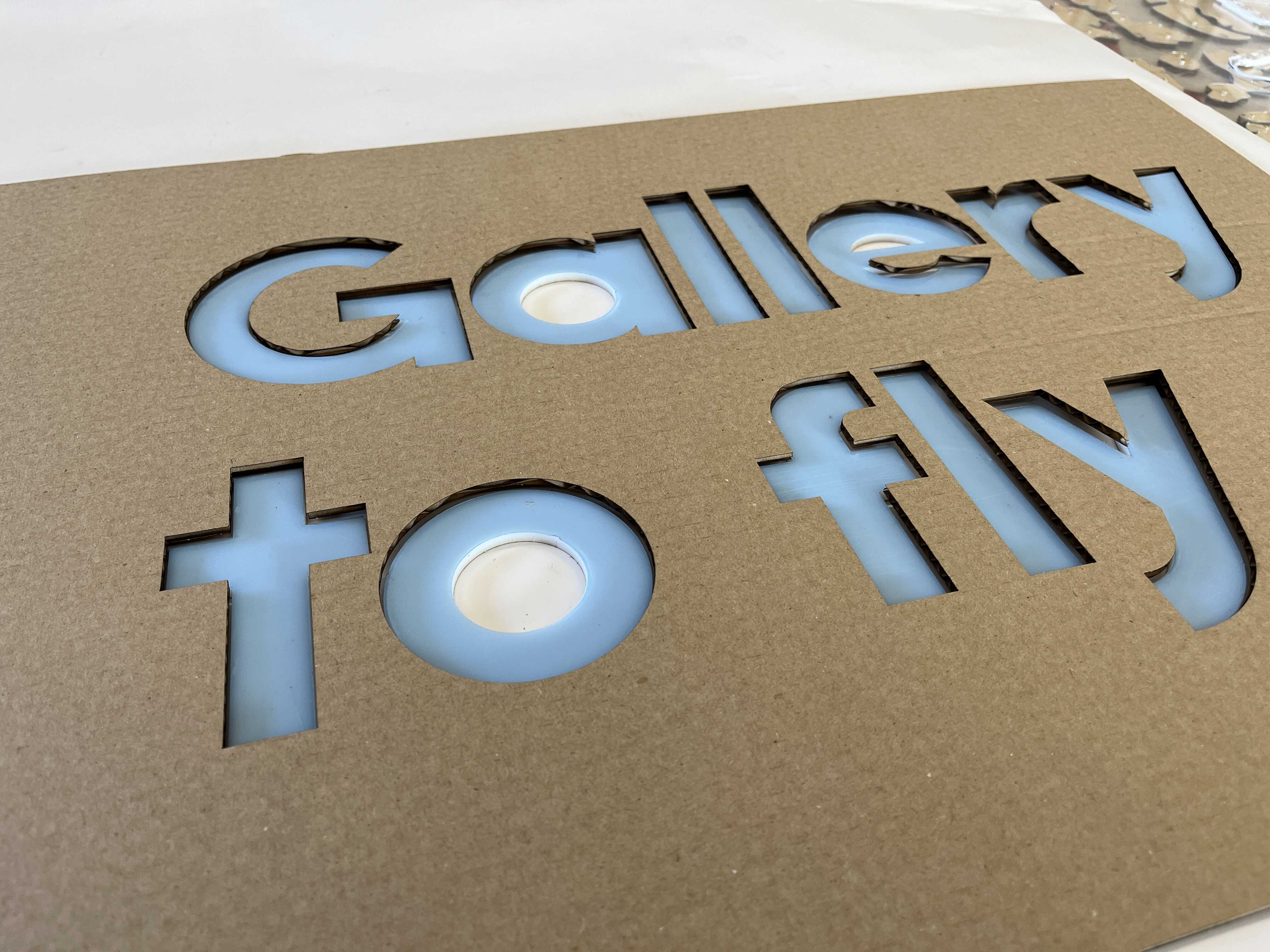 Лазерная резка акрила - буквы для логотипа