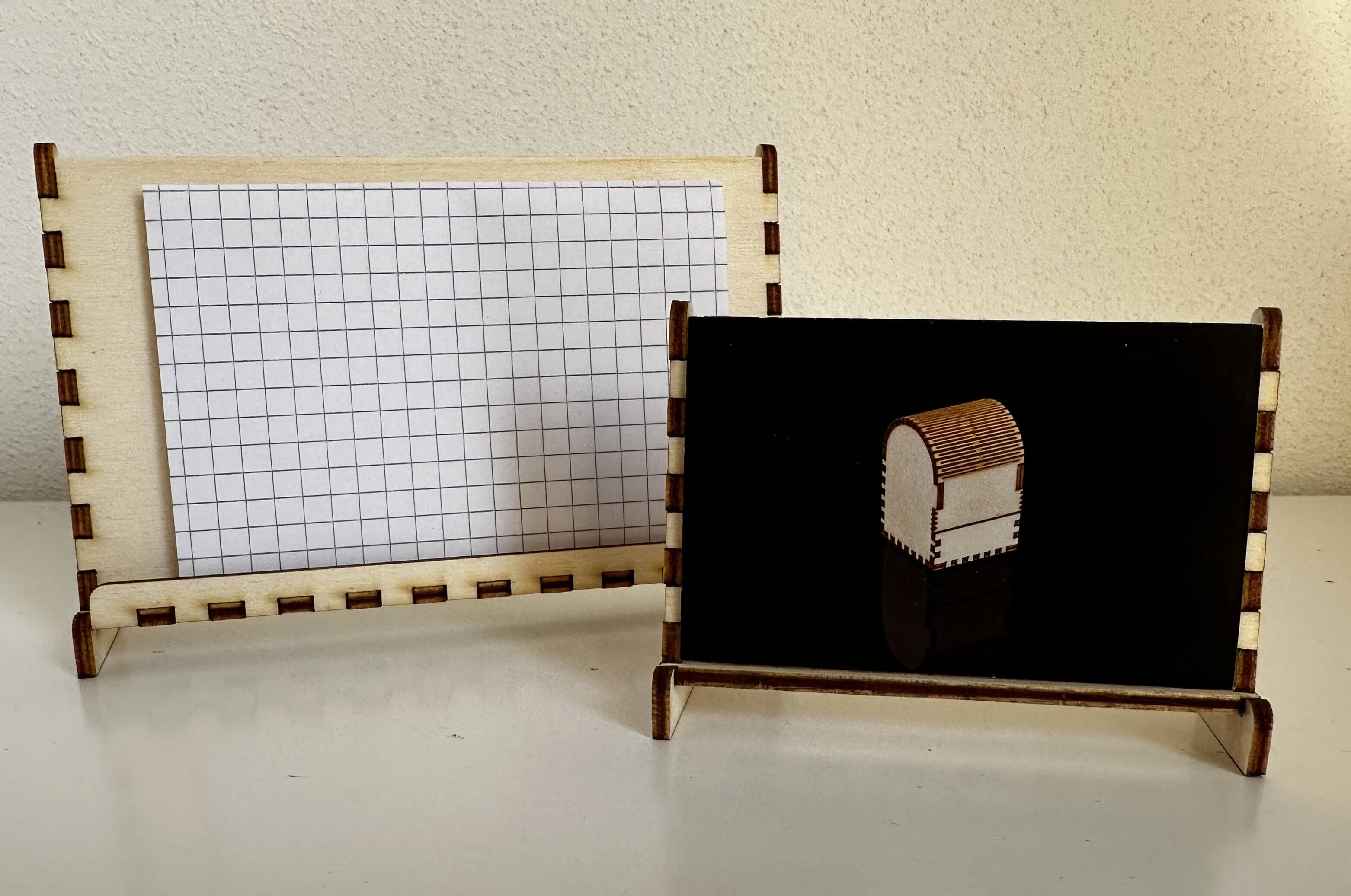 Малый держатель книг (спереди)