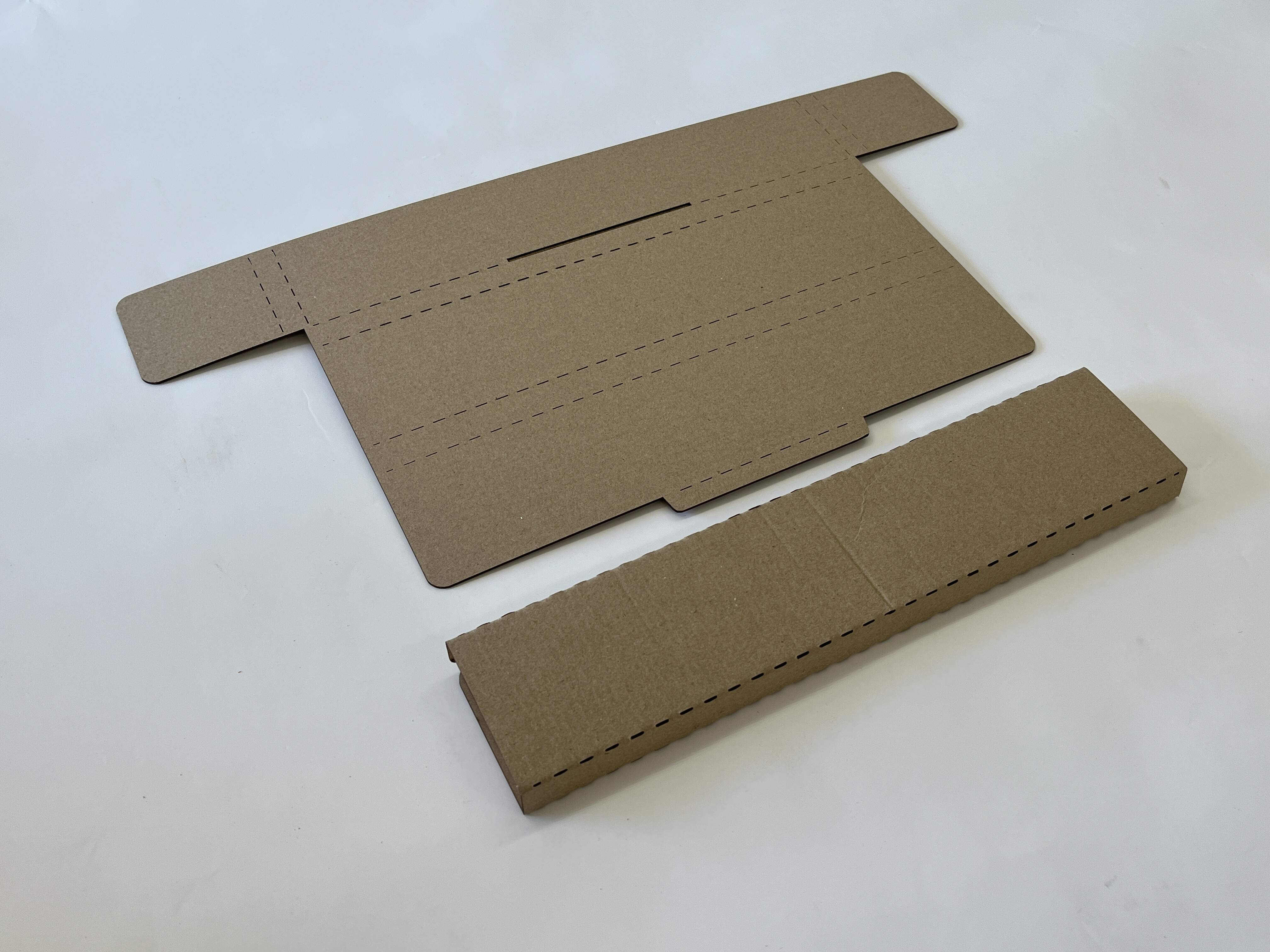 Коробка из картона лазерной резкой - заготовка и собранный вариант