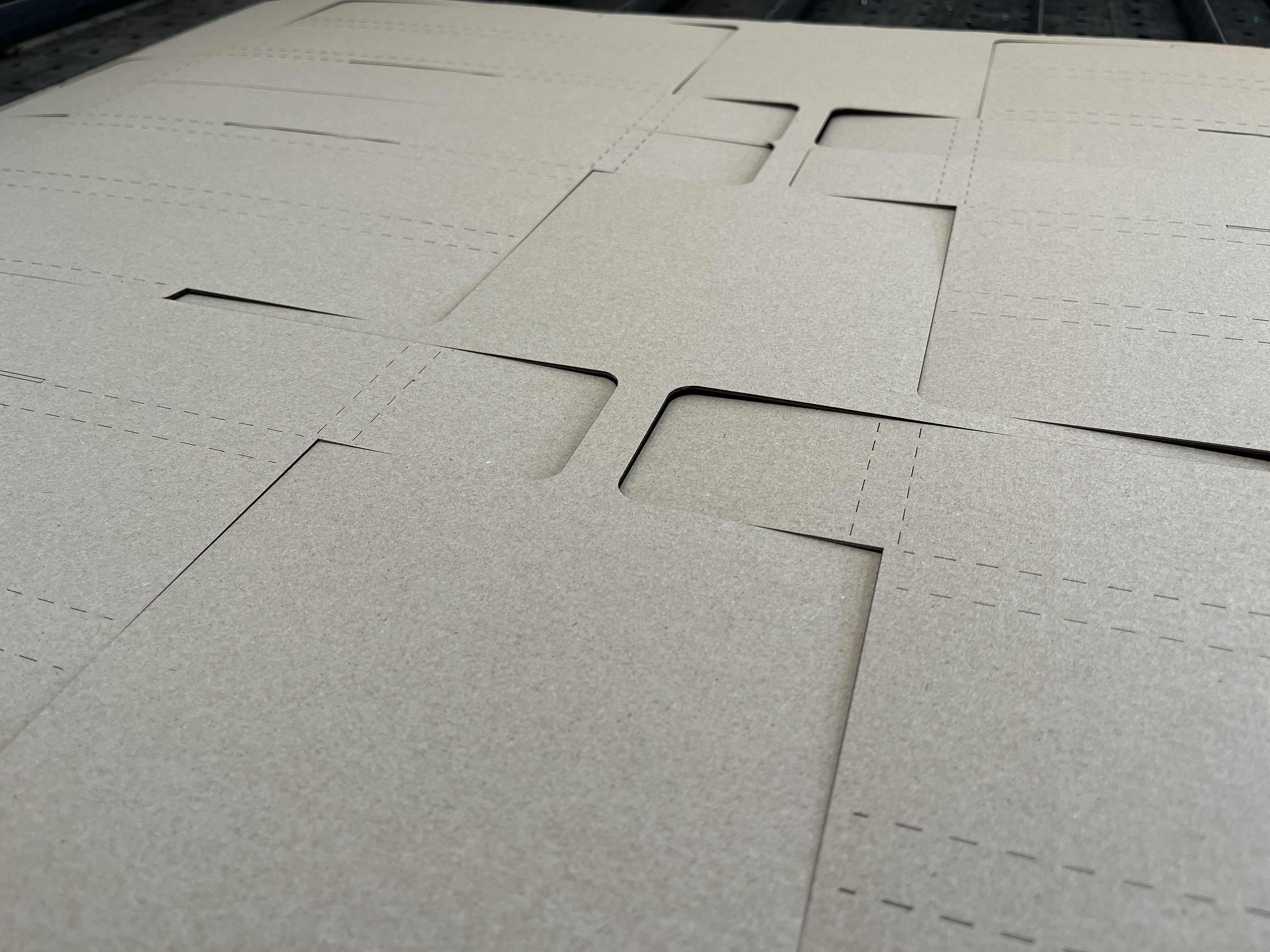 Резка картона на лазерном станке - заготовки коробок